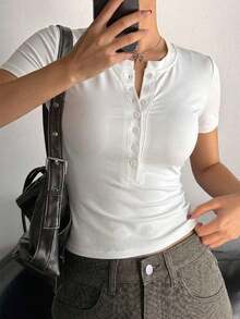 Camiseta básica de manga corta con cuello redondo y media abertura, con diseño ajustado y sexy, de estilo urbano para el verano, para mujer - Blanco 2 - Ver 6