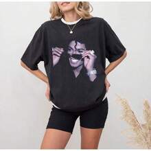 Black M-Ichael J-Ackson Graphic Tee Unisex Adults Children Soft Cotton T Shirt, Festival, Holiday Outfits For Women, Summer, Summer Tops, Summer Clothes, Family Matching Outfits, Tops For Women Summer, Summer Tops Women, Girls Summer, Summer Outfits Teen, Tween Holiday Clothes, Holiday Outfits For Women, Kids Summer Clothes, Y2k, Streetwear, M-Ichael J-Ackson Vintage Style 90s Unisex Tshirt, Michael Fan Gift, King Of Pop Graphic Shirt, Fan Gifts Classic Short Sleeve Design Fits All Body Types, Gentle On Skin For Extended Wear, Great For Concerts Fan Meetups And Daily Casual Looks, Suitable For Both Adults And Kids, Wonderful Present For Music Fans Personalised Gifts, Boyfriend Gifts, Mother's Day Gift, Father's Day Gift, Kids Gifts, Girls Gifts, Gifts For Girls, Gift For Kids, Friends And Family. Daily Commuting Women's Work Clothes, Women's Tops, Men's T-Shirts, Men's Tops, Teenagers' Tops, Teenagers' T-Shirts - Svart - Visa 7