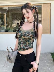 夏季性感迷彩印花蕾丝拼接吊带背心，修身露脐上衣，休闲度假风 - 軍綠色 - 查看 2