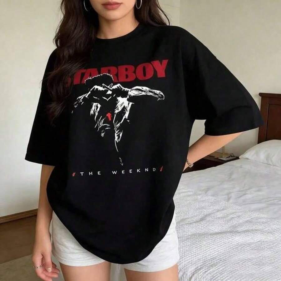 Weyken's Starboy T-shirt, merchandise för Weyken-fans, unisex. Stilren och avslappnad design, perfekt för både män och kvinnor. T-shirt med rund hals, sporttopp, tröja för utekvällar. Lämplig för utomhusaktiviteter, arbete, kontor, semester eller studentfirande, citat, minimalistisk grafisk design eller roliga mönster. - Svart - Visa 1
