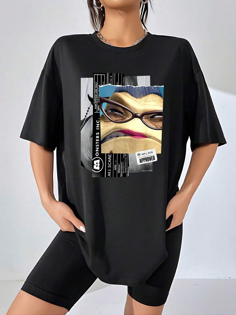 Imagen artística que representa la fuerza interior y la elegancia femenina con elementos modernos que evocan confianza y actitud contemporánea camiseta de mujer suave cómoda para uso diario y perfecta para combinar con jeans o faldas casuales - Negro - Ver 1