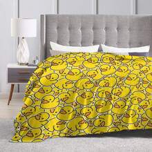 1 Stück gelbe Ente Muster bedruckte Flanelldecke, maschinenwaschbar, weich, warm, tragbar, geeignet für Bett, Reise, Camping, Schlafzimmer, Wohnzimmer, Heimdekoration, Büro, Sofa oder Stuhl, geeignet als Büro-Nickerchen-Abdeckung, Klimaanlage Lässig-Teppich, Heim-Festivalgeschenk-Teppich - Verschiedenfarbig - Übersicht 1