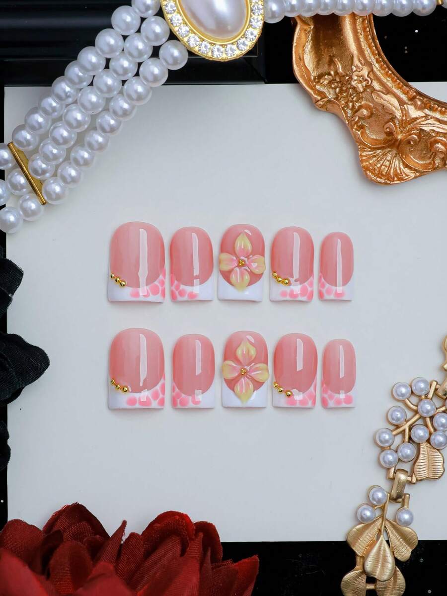 10片/套 春夏手工压制短方美甲贴纸，Y2K风格，法式美甲，经典白色法式美甲贴纸搭配粉色图案，高端亚克力压制美甲贴纸，饰以手工3D玫瑰雕刻和精致金色珠子，适合日常佩戴和节日场合。