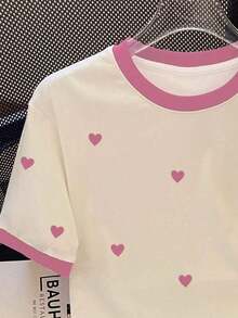 Camiseta de manga corta con cuello redondo, estampado de corazón y ribete de contraste, informal para verano - Rosa - Ver 4