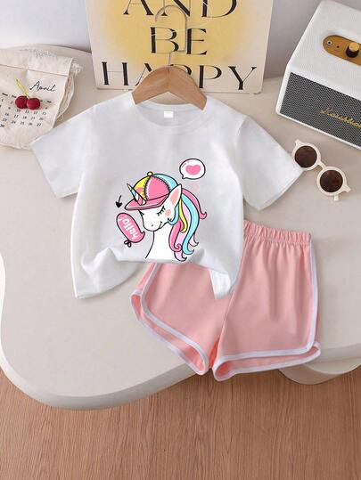Bộ 2 món cho bé gái tuổi teen: áo ngắn tay in hình kỳ lân và quần short.