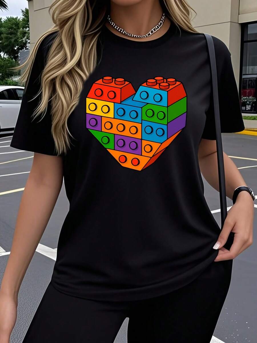 Una camiseta de manga corta para mujer, con un diseño moderno de corazón en bloques, y estampados populares creativos y divertidos. Tiene un cuello redondo transpirable y elástico, perfecta para usar cómodamente al aire libre en primavera y verano.