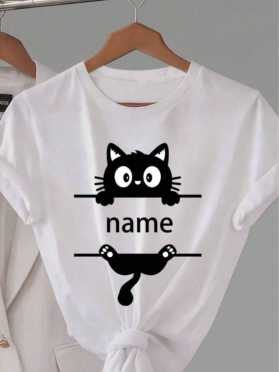 Camiseta Personalizable con Diseño de Gato Negro Adorable | Diseño de Nombre Personalizado, Detalle de Lazo en la Cintura, Cuello Redondo, Tela Ligeramente Elástica para el Verano - Blanco - Ver 1