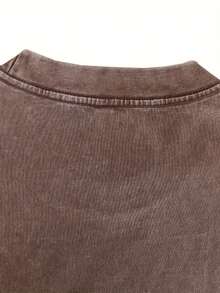 A Vintage-Style T-Shirt With The Print "Either You Take Risks Or You Miss Opportunities", Made From 230g Double-Sided Washed Cotton, With A Brown Background And White Print, Urban Casual Style, A Perfect Summer Gift For Adults. - 咖啡色 - 查看 5