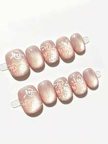 Bộ 10 cây cọ này có tên là Rose Star Trace. Màu hồng nude chủ đạo là tông màu mắt mèo, kết hợp hài hòa với những chi tiết hoa hồng được vẽ tay tinh tế, lớp phủ bóng mượt như một loại vải mềm mại, lấp lánh điểm xuyết những họa tiết hoa. Đây là một kiểu trang điểm đa năng, vừa tinh tế vừa thời trang. - Hồng - Xem 2