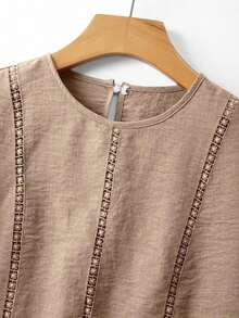 2026 Nueva camisa de verano para mujer, camisa casual de color naranja con parches, ribete de encaje teñido, mangas abullonadas, corte holgado, cuello redondo, manga corta, camisa de mujer con parches de encaje teñido, camisa naranja de mujer, camisa de mujer con ribete de encaje y parches, atuendo de primavera - Caqui - Ver 3
