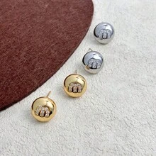 18K镀金铜耳环，镶嵌锆石，M字母设计，简约奢华经典耳环 - M字.耳釘 - 查看 2