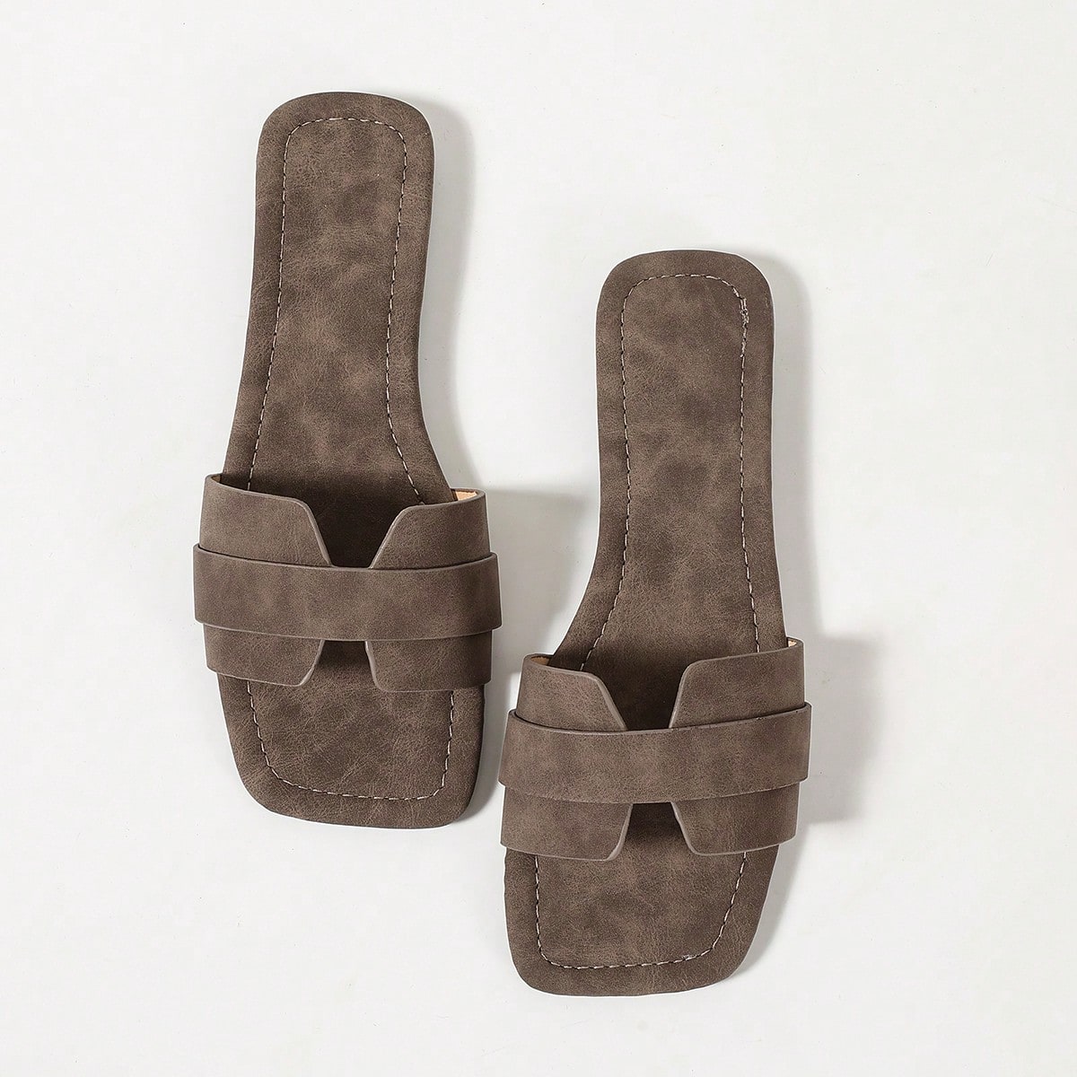 Nuevas sandalias de deslizamiento de moda casual de primavera/verano, cómodas sandalias planas de punta redonda para la playa, versátiles sandalias