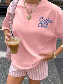 Blusa de verano de manga corta de estilo casual y holgado con estampado de club de café, camiseta gráfica de tela suave para uso al aire libre, con estampado, camiseta de verano para mujer, blusa de verano, atuendo de vacaciones, estilo de viaje, ambiente de playa, ropa de resort minimalista en color rosa Playeras Deportivas Para Mujer - Estilo VII - Ver 2