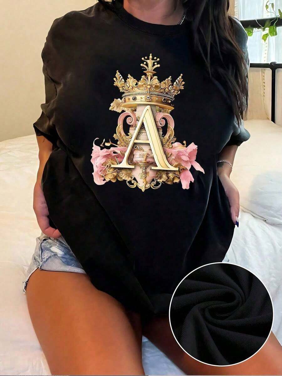 Graphic T-Shirt With Royal Initial A, Elegant Women's T-Shirt With Floral Design And Ornate Crown, Artistic Print, Unique Style, Soft And Comfortable Fabric, Perfect Gift For Her - 黑色 - 查看 1