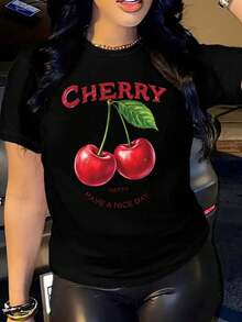 Camiseta oversize negra de verano para mujer con estampado de cerezas y frase "Cherry Red" Playera holgada de cuello redondo con diseño de cerezas rojas y lazo rosa - YH306 - Negro - Ver 1