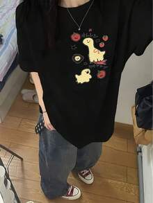 Una camiseta de manga corta para mujer, moderna, a la moda, retro, holgada, suave y cómoda, adecuada para actividades al aire libre en primavera y verano, con estampado de dibujos animados, de tejido de punto casual, una opción de verano cómoda y elegante para mujeres, ropa casual suave y transpirable, lanzamiento de nuevo producto, envío desde almacén local, prendas de vestir para mujer, ropa navideña para mujer, regalos para mujer, camisetas con estampados exquisitos en oferta de .blusas para mujer,blusas casuales para dama,tops,, mujer premium,y2k,playeras de mujer curvy,ofertas y liquidaciones ropa mujer,playeras deportivas para mujer,,playeras de hombre, mujer,blusas>elegante 6O3Q - Negro - Ver 1