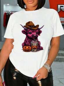 Camiseta Blanca de Mujer con Diseño de Toro Morado con Sombrero de Vaquero y Calabaza con Téma de Café, Temática de Halloween, Ropa Casual para la Temporada de Otoño. - Blanco - Ver 1