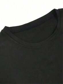 Camiseta de manga corta de gran tamaño para mujer - Estampado floral y de margaritas en blanco y lavanda, top casual de corte holgado con cuello redondo, tela nueva de 200g de peso pesado, blusa de temporada para usar con jeans y vestidos (lavable a máquina), camisetas de manga corta para mujer, blusas y tops para damas, blusas casuales para mujer, camisetas de manga corta de verano para damas, blusa para mujer, camisetas para mujer, blusa floral para mujer, ropa de flores para mujer, tops para mujer con rosas, camisetas florales para mujer, tops y camisetas gráficas para mujer, camisetas gráficas para mujer, camisetas de verano, camisetas casuales, conjuntos de vacaciones para mujer, diseño juvenil y a la moda. - Negro - Ver 4