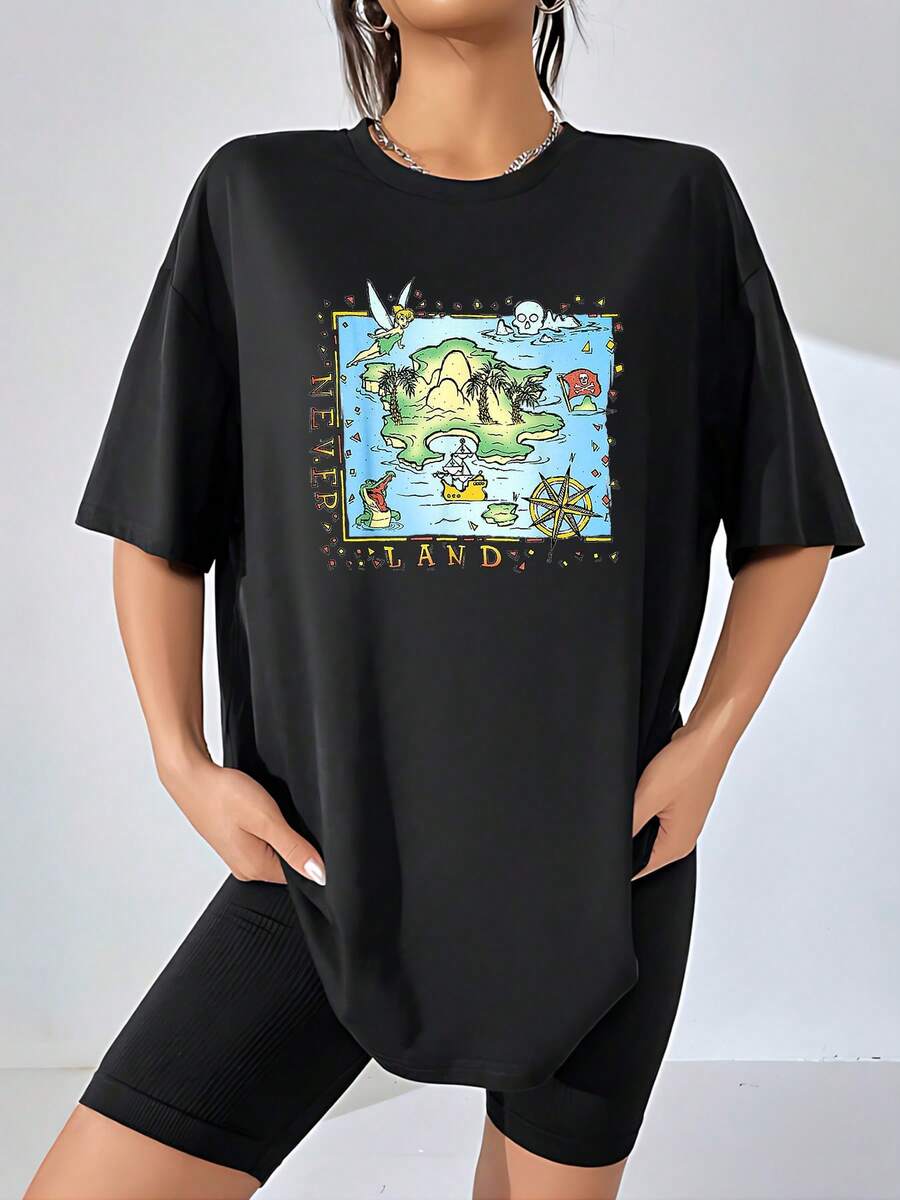 Isla mágica con hadas volando sobre el mar y un mapa encantado que simboliza la aventura y la libertad en cada viaje camiseta de mujer cómoda y suave para uso diario casual - Negro - Ver 1