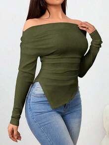 Camiseta con hombros descubiertos, hombros recogidos y bajo asimétrico - Verde militar - Ver 1