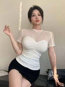Blusa corta de manga corta de malla transparente elegante y ajustada para mujer, con parches de lunares de malla, ideal para primavera y verano, de uso versátil para San Valentín, boda, fiesta, banquete - Beis 2 - Ver 6