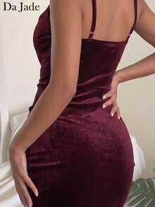 Da Jade Gaun Mini Bodycon Wanita Bahan Beludru Tali Spageti, Gaun Pendek Kerah Cowl dengan Aksen Serut dan Kelim Wrap, Warna Polos Fit Slim untuk Pesta - Burgundy - View 6