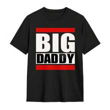 [2D Flat] BIG DADDY In White Letters With Black Borders And Red Lines At The Top And Bottom On A Black T-Shirt, Rectangular Shape. Acrylic Pendant Ornament For Interior Decoration & Birthday Gifts, Festival Gift For Fathers - 黑色 - 查看 3