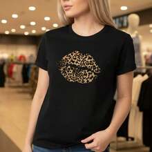 Women's Vintage Cotton T-Shirt With Leopard Lips Print, Short Sleeve, Round Neck, Casual Top, Soft And Comfortable, Loose Fit, Summer Blouse, Available Sizes, Fashionable Animal Print Lips Design, Daily Wear T-Shirt, Breathable Cotton Fabric, Graphic T-Shirt. - 黑色 - 查看 7