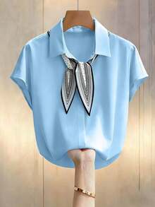 Blusa versátil y casual con mangas de murciélago, cuello en V y estampado de pañuelo, color beige, adecuada para primavera y verano - Celeste - Ver 4