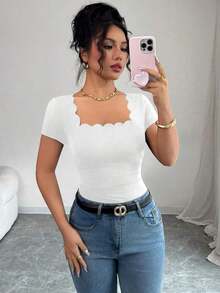 Nueva camiseta de mujer de manga corta con cuello cuadrado, dobladillo ondulado negro y fruncido lateral, versátil para el verano - Blanco - Ver 6