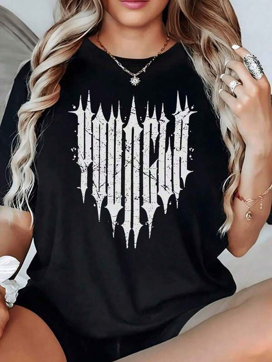 Gráfico abstracto con puntas afiladas y efecto desgastado que transmite energía urbana y actitud rebelde camiseta de mujer 100% algodón 220g