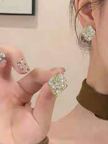 一对优雅奢华的法式几何全锆石镶嵌闪亮耳环，适合女性日常、休闲、派对、节日礼物，时尚铜质耳环 - 金黃色 - 查看 4