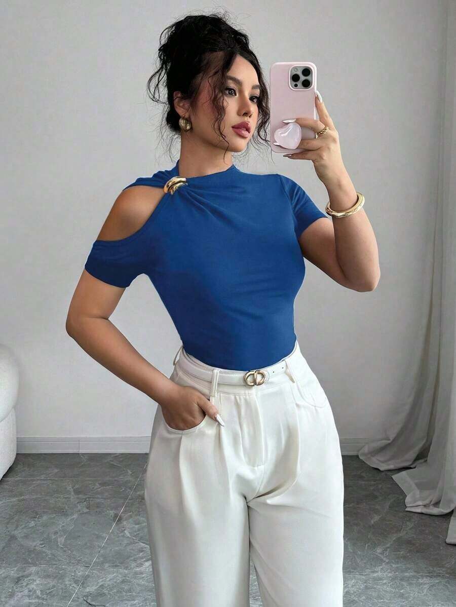 Camiseta de moda de manga corta para mujer de unicolor con recortes calados y decoración metálica - Azul - Ver 1