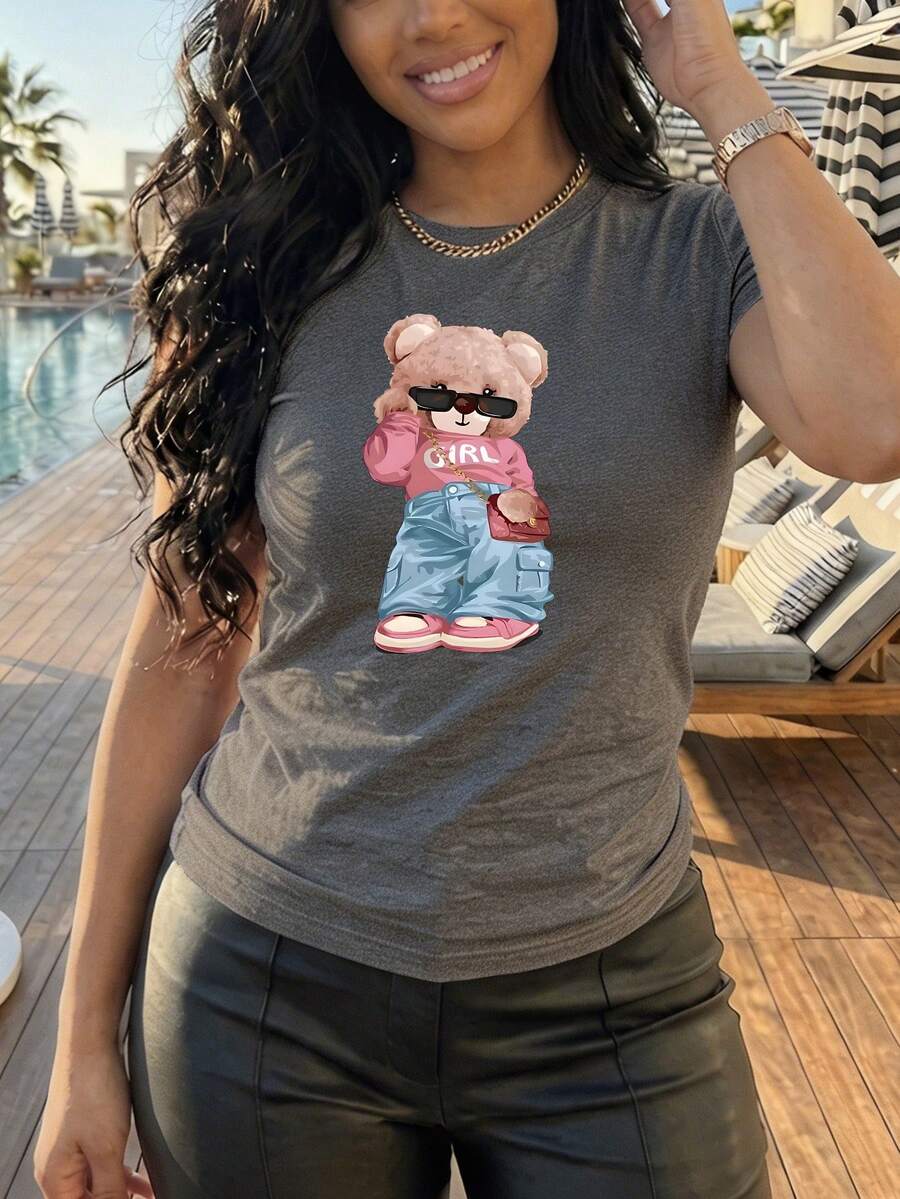 Women's Oversized Brown T-Shirt With Bear Print. Loose-Fitting Round Neck T-Shirt With A Pink Bear Wearing Glasses. Casual Short-Sleeved T-Shirt With A Bear, Chic And Youthful Style. - YH484-灰色 - 查看 1