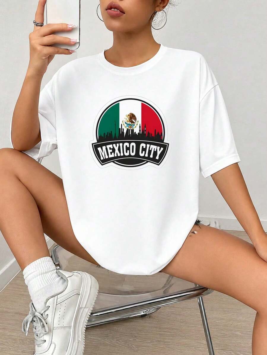 Sticker de paisaje urbano de Ciudad de México con el emblema mexicano de Fl-ag y águila, diseño de silueta en blanco y negro, tema de viaje urbano para coches o portátiles.jpgRegalos personalizados: Camisetas para mujer con estilos que van desde lo moderno, hippie, casual y minimalista. Ropa masculina personalizada única, armarios cápsula y prendas básicas/urbanas para hombre. Regalos ideales para novios, familiares y amigos, adecuados para cumpleaños, vacaciones, colegio/competiciones, deportes/escalada y más, así como para la moda de otoño y eventos urbanos. Blanco verano.
