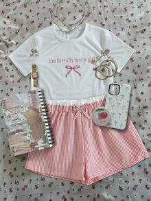 Sparklyn Conjunto de 2 piezas para niñas: Top corto de manga corta con cuello redondo y estampado de fresas + shorts casuales a rayas, con lindo lazo decorativo, adecuado para primavera/verano, uso diario, salidas. - Blanco - Ver 1
