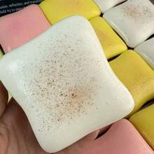 1个大型逼真慢回弹草莓吐司面包玩具，成人办公减压玩具，缓解焦虑创意小礼物 - 亮橙色 - 查看 3