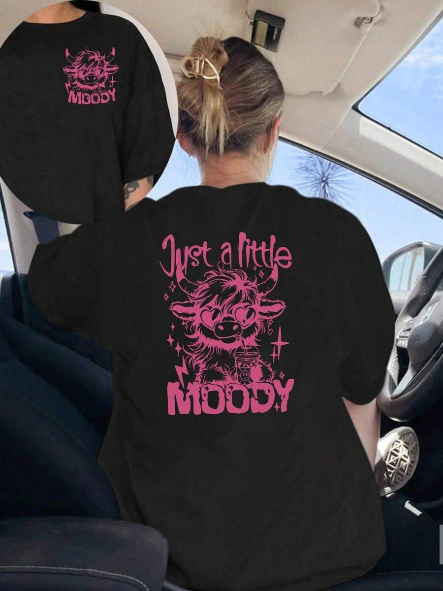 Camiseta Divertida de Vaca Highland para Mujer - Estampado Frontal y Trasero con el Lema "Just a Little MOODY" - Camiseta Gráfica Casual Negra y Rosa - Camiseta Suave para Uso Diario - Atuendos de Primavera/Verano/Otoño Y2k - Blanco - Ver 1
