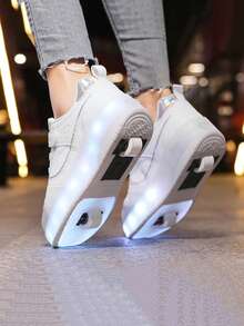 Giày trượt patin trẻ em unisex, giày thể thao có bánh xe mới cho trẻ em, giày trượt patin thời trang có khóa dán điều chỉnh, giày da PU nhẹ bền, giày có đèn LED và sạc USB, bánh xe có thể tháo rời, giày trượt patin kiêm giày thể thao 2 trong 1 - trắng - Xem 5