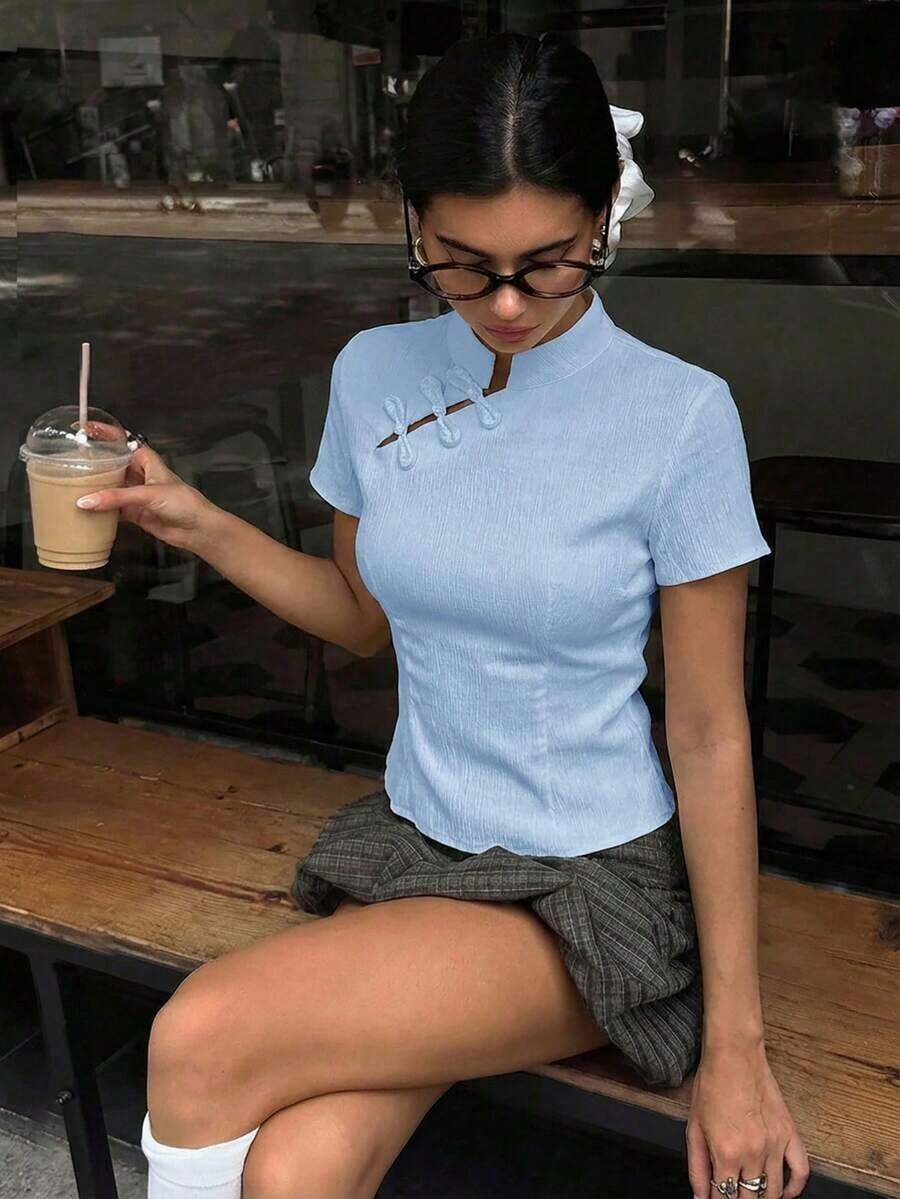 Blusa de cuello Mao de manga corta con cintura ceñida, estilo chino nuevo en color albaricoque, nuevo diseño de primavera/verano para mujer - Celeste - Ver 1