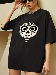 Rostro de calavera sonriente inspirado en el arte del Día de los Muertos que simboliza la vida eterna y la alegría en la memoria de los seres queridos camiseta de mujer  casual cómoda y moderna para uso diario - Negro - Ver 6