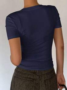 Camiseta básica de manga corta con cuello redondo y media abertura, con diseño ajustado y sexy, de estilo urbano para el verano, para mujer - Azul marino - Ver 4
