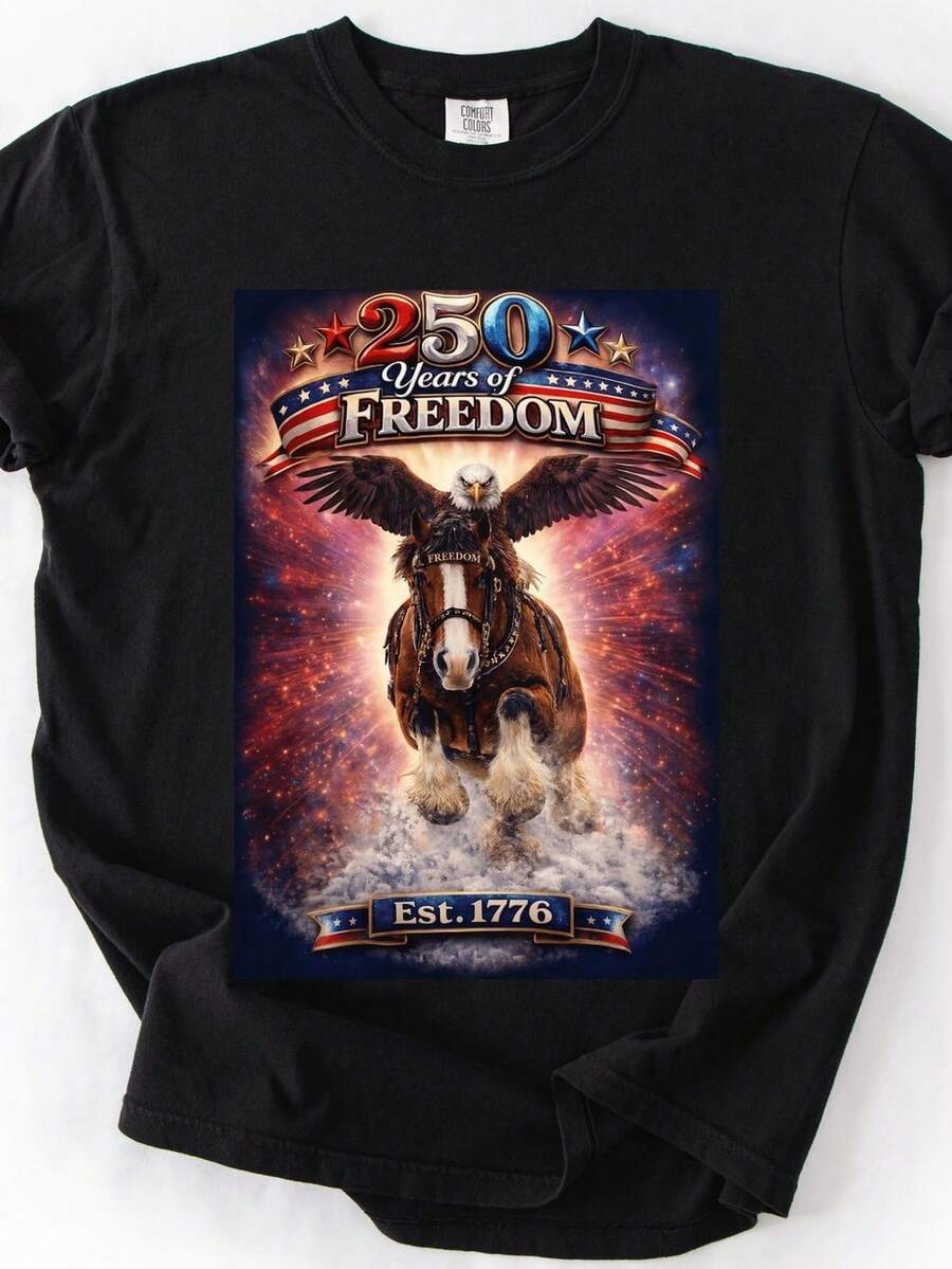 Camiseta patriótica con estampado de águila y caballo "250 años de libertad". Camiseta unisex de algodón puro de 220 g. Peso ideal para todas las estaciones, apta tanto para hombres como para mujeres. Tejido duradero de alta calidad, suave al tacto y de larga duración. Transpirable. Adecuada para la primavera y el verano, vacaciones, Día de la Madre y Día de la Independencia. - Negro - Ver 1