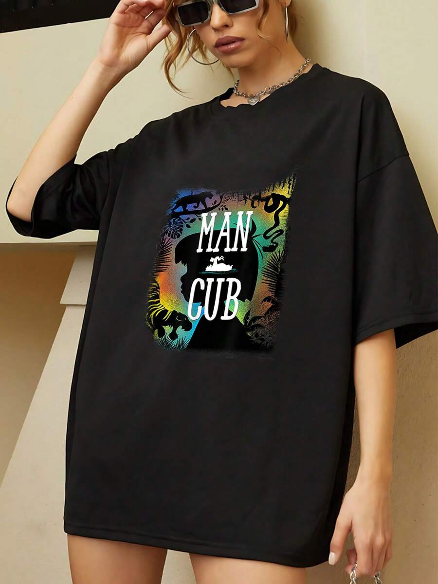 Silhouette Of A Child Surrounded By Wild Animals And Tropical Trees Symbolizing Friendship And Connection With Nature. Comfortable And Casual Women's T-Shirt Ideal For Everyday Wear. - 黑色 - 查看 1