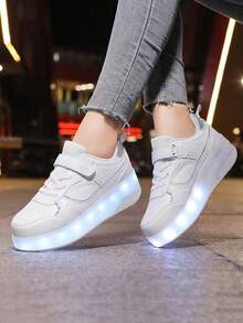 Giày trượt patin trẻ em unisex, giày thể thao có bánh xe mới cho trẻ em, giày trượt patin thời trang có khóa dán điều chỉnh, giày da PU nhẹ bền, giày có đèn LED và sạc USB, bánh xe có thể tháo rời, giày trượt patin kiêm giày thể thao 2 trong 1 - trắng - Xem 7