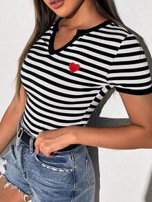 Camiseta con estampado de rayas con parche de corazón - Blanco y Negro - Ver 5