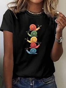 Camiseta de Mujer con Estampado de Caracoles Apilados - Manga Corta, Cuello Redondo, Blusa Casual con Diseño Multicolor, Tejido de Elasticidad Media, Lavable a Máquina, Top para Uso Diario y Outfits de Playa en Primavera y Verano - Negro - Ver 1