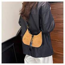 Borse di lusso di nicchia per donna: Nuova borsa a tracolla vintage opaca di stile autunno/inverno, borsa a secchiello monospalla - Castano - Visualizzare 3