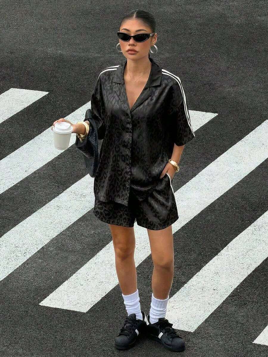Muchic Conjunto de camisa holgada y pantalones cortos de estampado de leopardo jacquard negro para mujer, adecuado para uso al aire libre, conjunto de camisa y pantalones cortos de estilo callejero - Negro - Ver 1