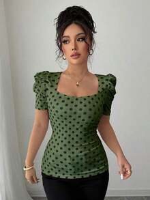 Camiseta casual de mujer, elegante y sexy, de manga corta, cuello joya, mangas abullonadas, puños fruncidos, estampado de lunares blancos y negros, silueta ajustada, adecuada para vacaciones - Multicolor - Ver 7